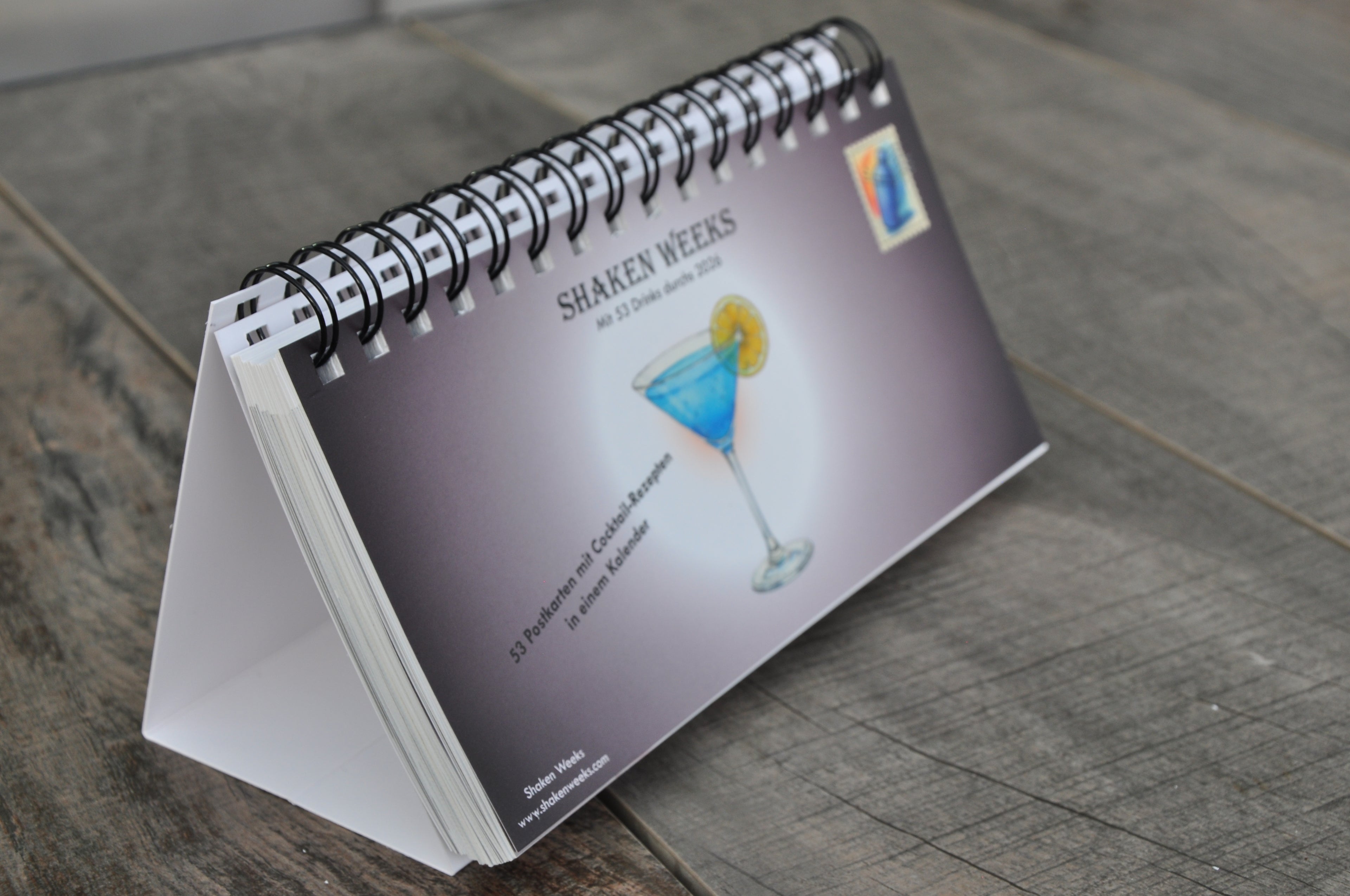„Shaken Weeks“ – Wochen-Tischkalender mit 53 Rezept-Postkarten