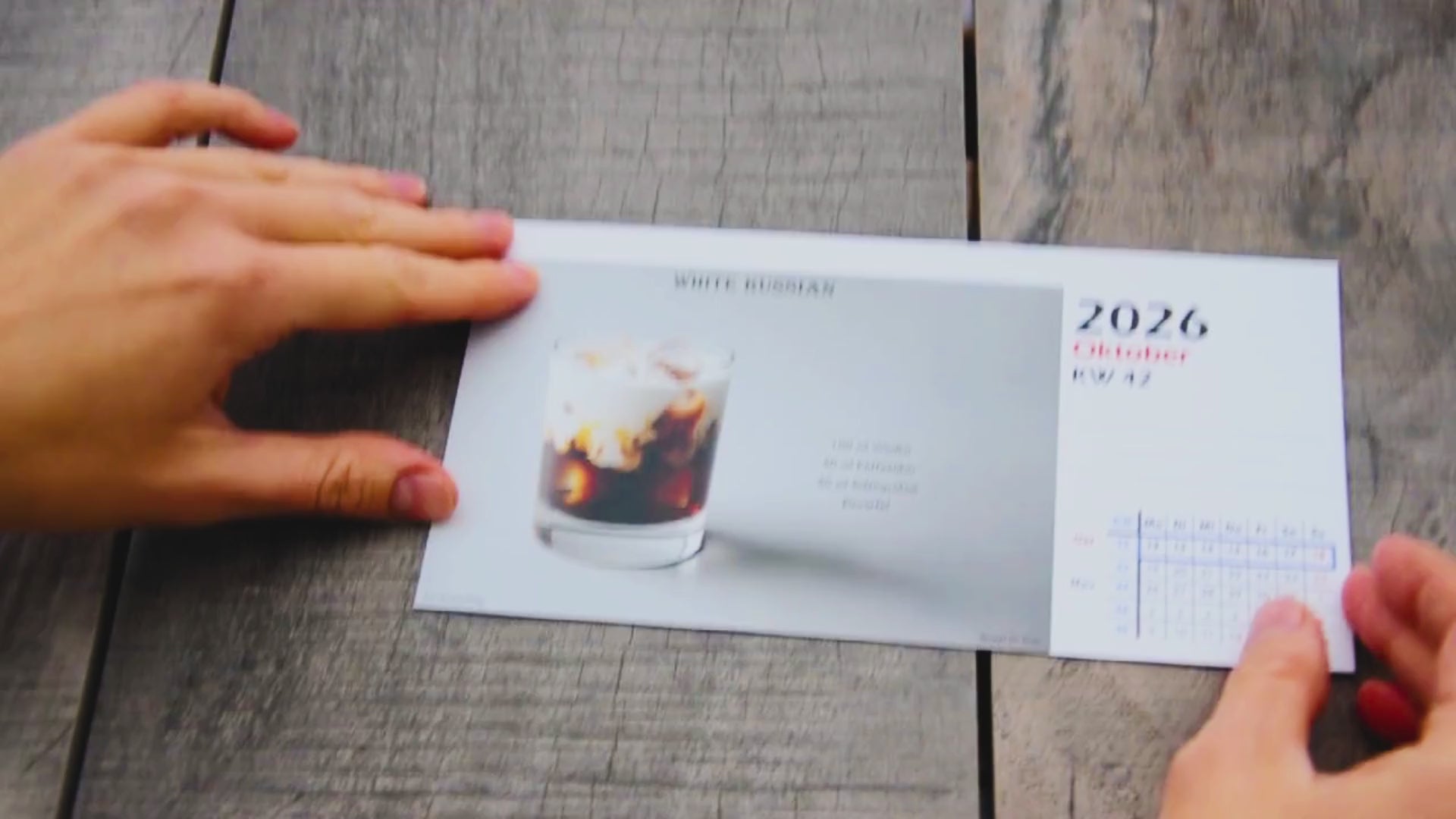 „Shaken Weeks“ – Wochen-Tischkalender mit 53 Rezept-Postkarten